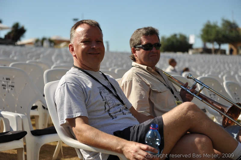 DSC_1225.jpg - Peter Rudeforth and John Service, resting for a minute...